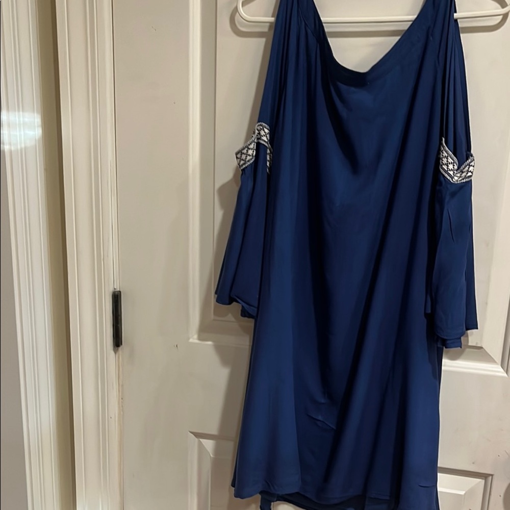 Entro Shoulder Dress with Patterned Trim - Picture 4 of 6